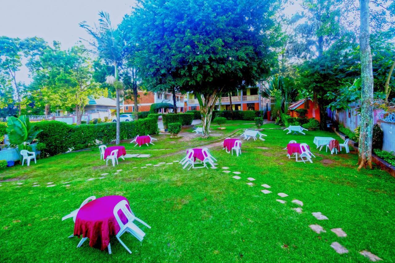 Royal Lake View Gardens คัมพาลา ภายนอก รูปภาพ